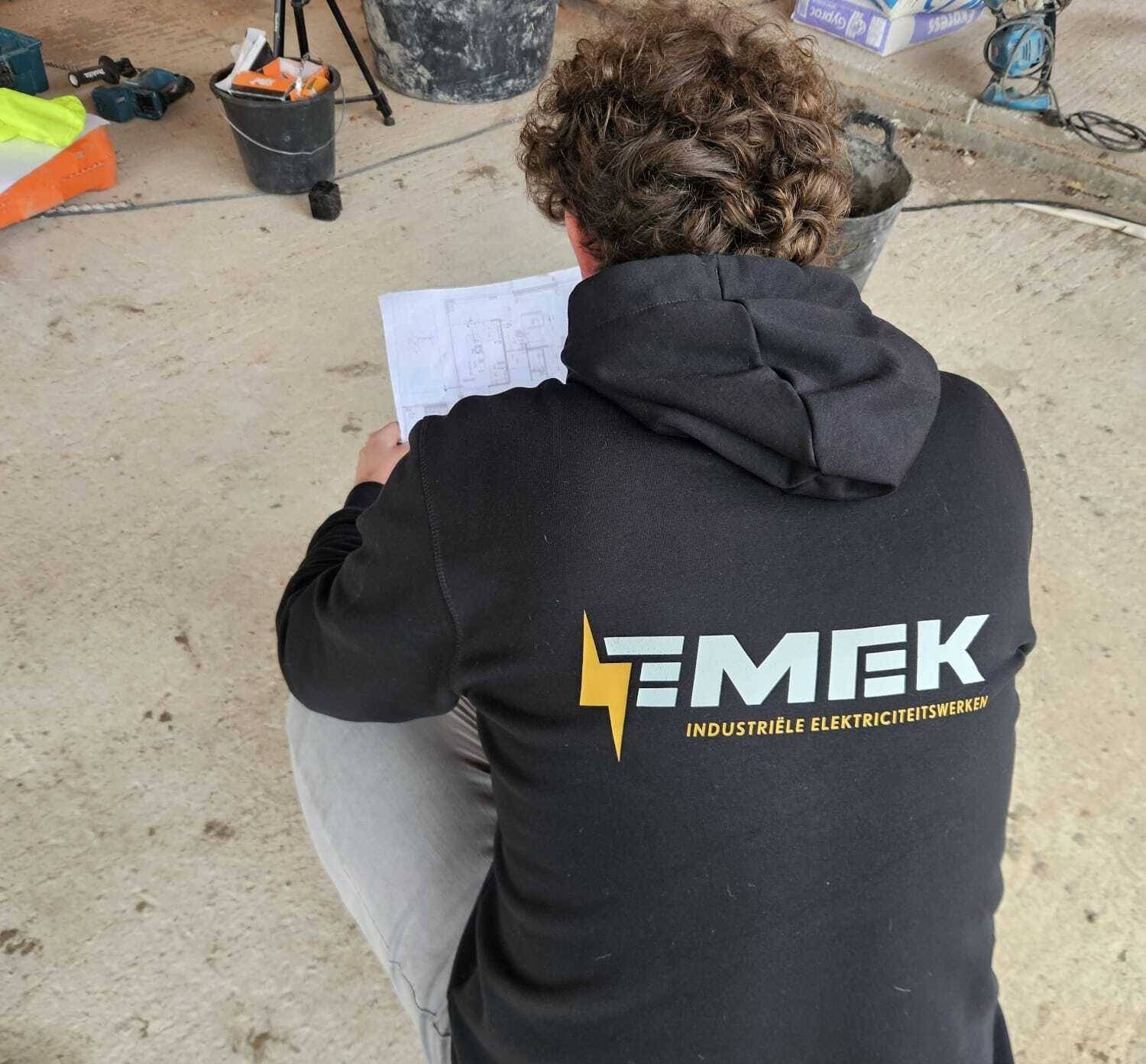 Contacteer emek